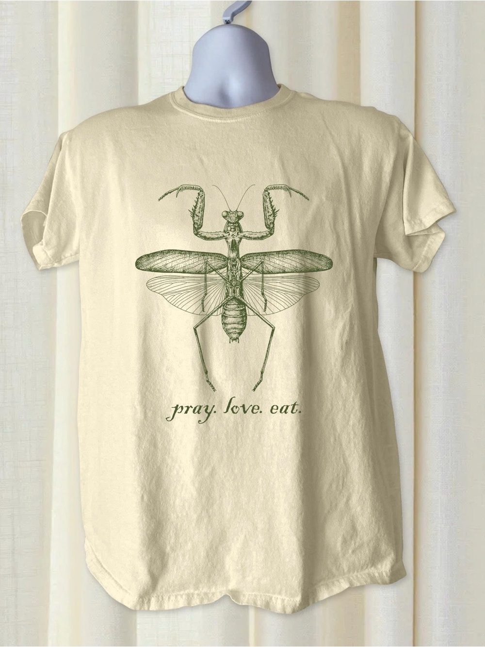 Green Praying Mantis Graphic Gildan Cream Tshirt